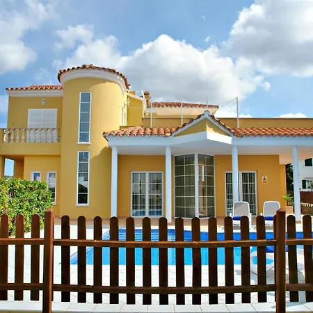 Villa Capricorn *